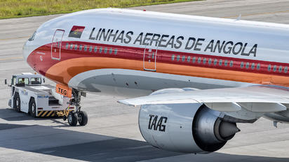 D2-TEG - TAAG - Angola Airlines Boeing 777-300ER