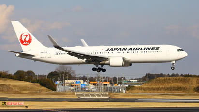 JA617J - JAL - Japan Airlines Boeing 767-300ER