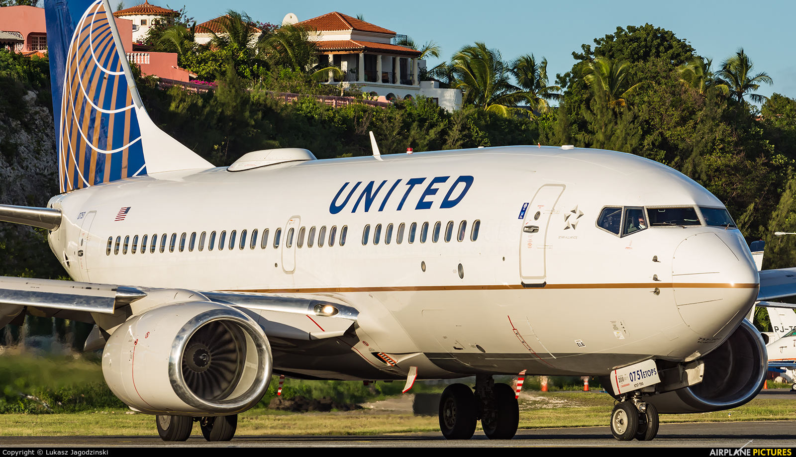 United Airlines N15751 aircraft at Sint Maarten - Princess Juliana Intl