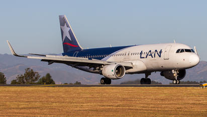 CC-BFU - LAN Airlines Airbus A320