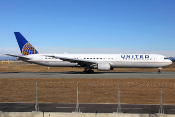 N69063 - United Airlines Boeing 767-400ER