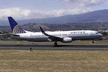 N76528 - United Airlines Boeing 737-800