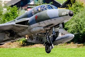 HB-RVW - Private Hawker Hunter T.68