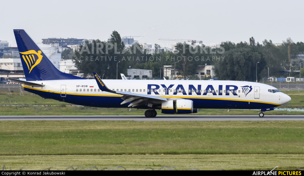 Ryanair Sun SP-RSW aircraft at Warsaw - Frederic Chopin