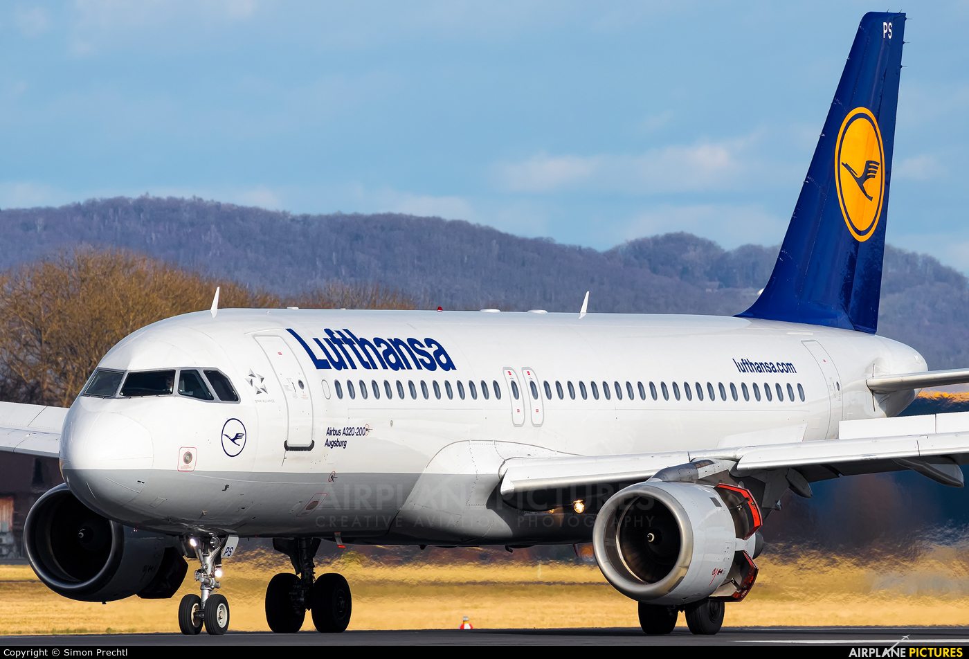 Lufthansa D-AIPS aircraft at Linz