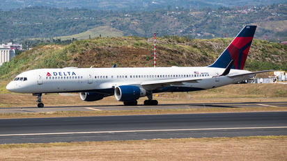 N6715C - Delta Air Lines Boeing 757-200