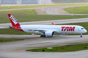 PR-XTA - TAM Airbus A350-900