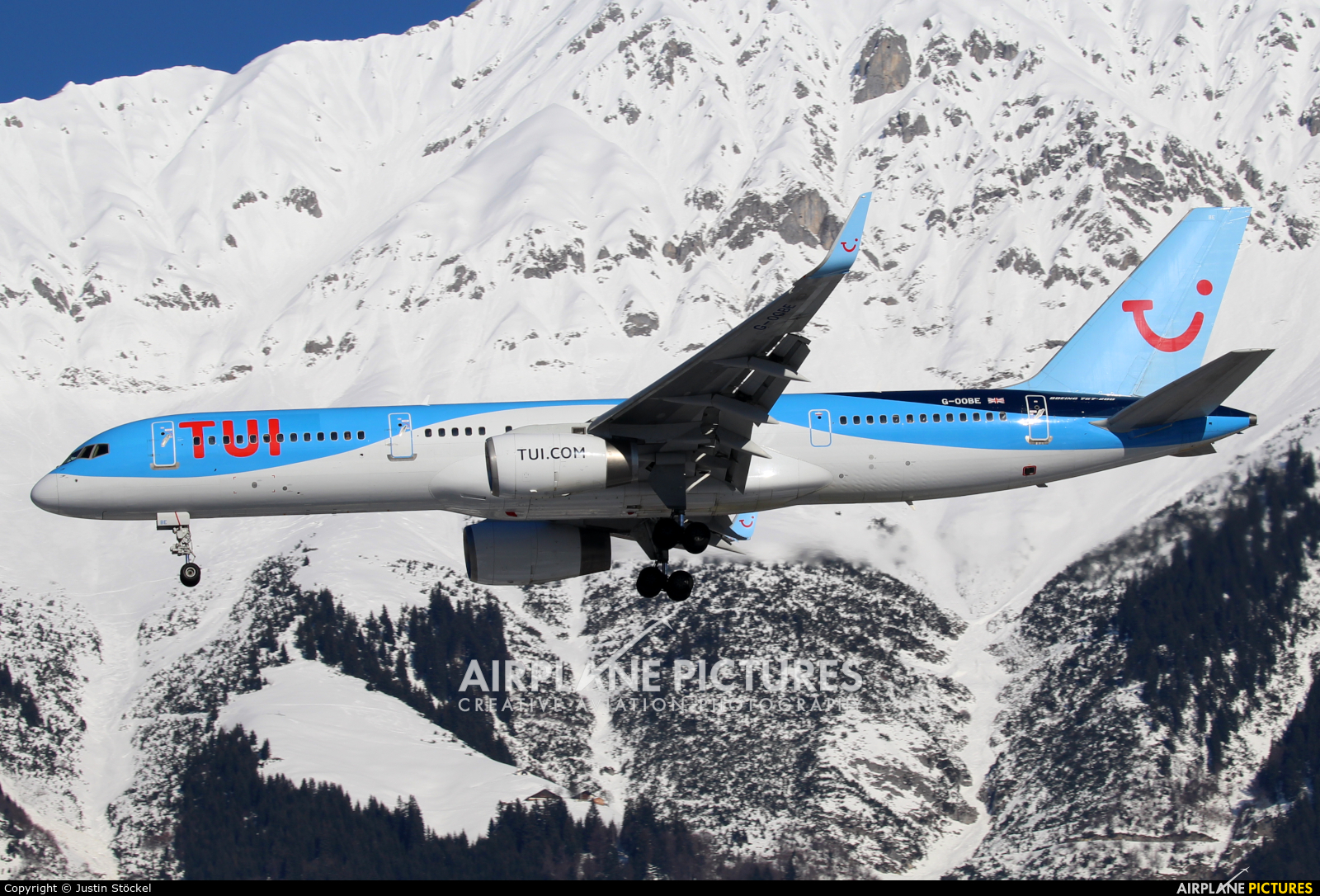 TUI Airways G-OOBE aircraft at Innsbruck