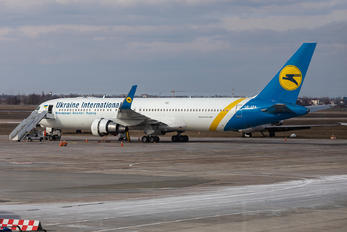 UR-GEA - Ukraine International Airlines Boeing 767-300ER