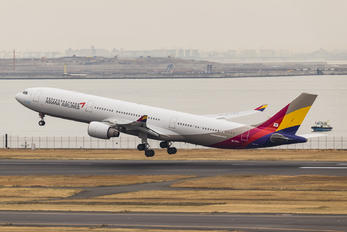 HL7793 - Asiana Airlines Airbus A330-300