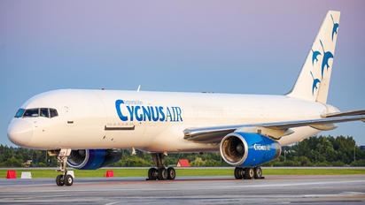 EC-KLD - Cygnus Air Boeing 757-200F