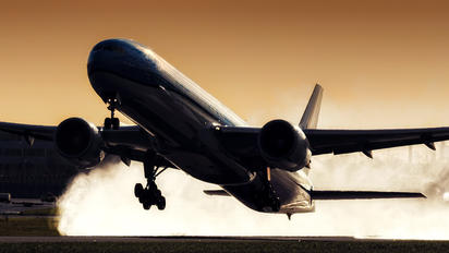 - - KLM Boeing 777-300ER