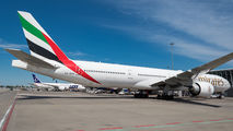 Emirates Airlines A6-EBV image