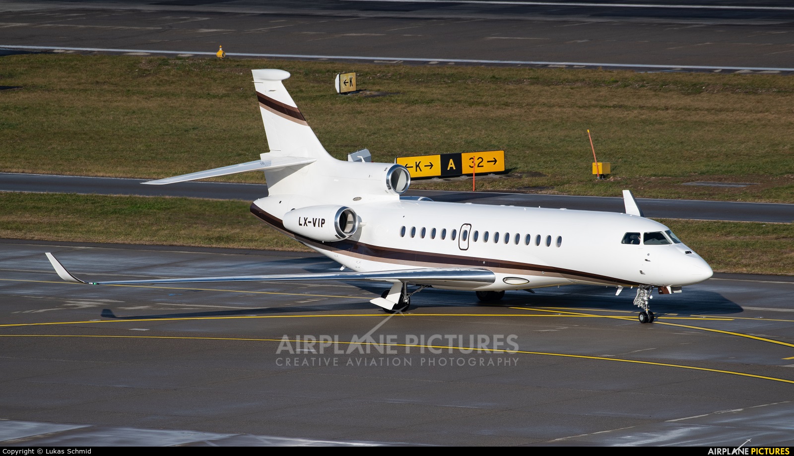 Global Jet Luxembourg LX-VIP aircraft at Zurich
