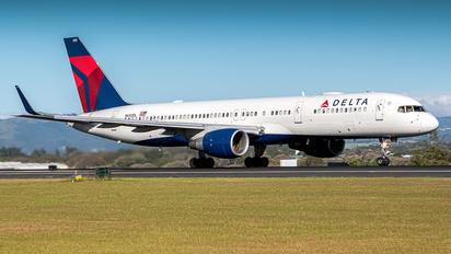 N692DL - Delta Air Lines Boeing 757-200