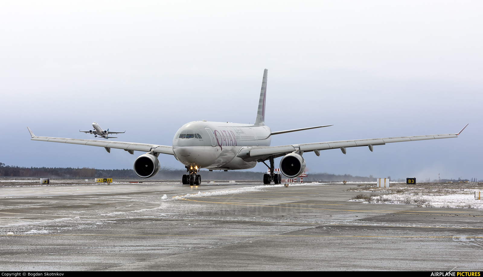 Qatar Airways A7-AEM aircraft at Kyiv - Borispol