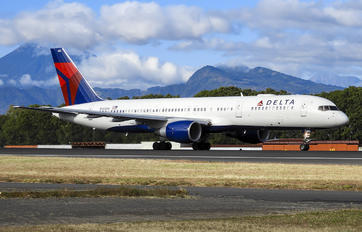 N682DA - Delta Air Lines Boeing 757-200