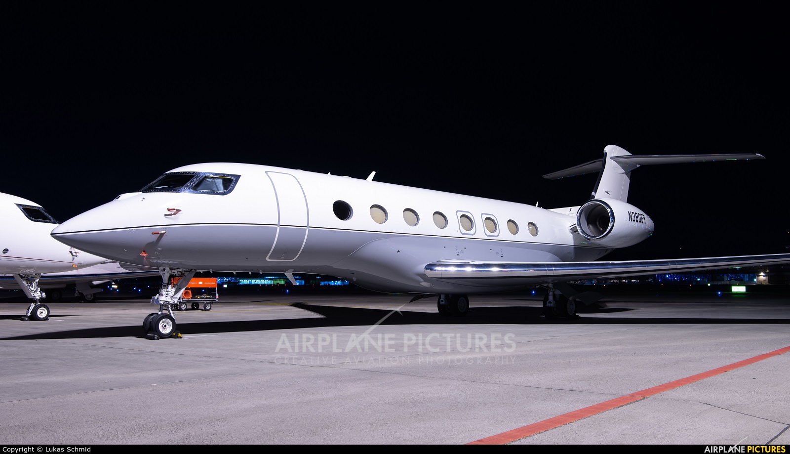 Private N380ER aircraft at Zurich