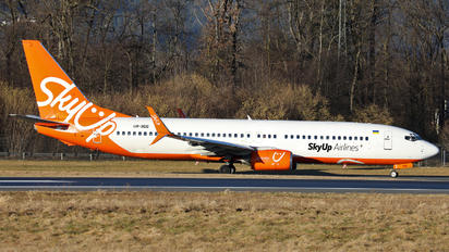 UR-SQG - SkyUp Airlines Boeing 737-800