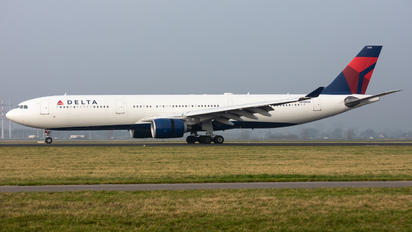 N818NW - Delta Air Lines Airbus A330-300
