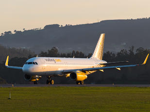 EC-LUO - Vueling Airlines Airbus A320