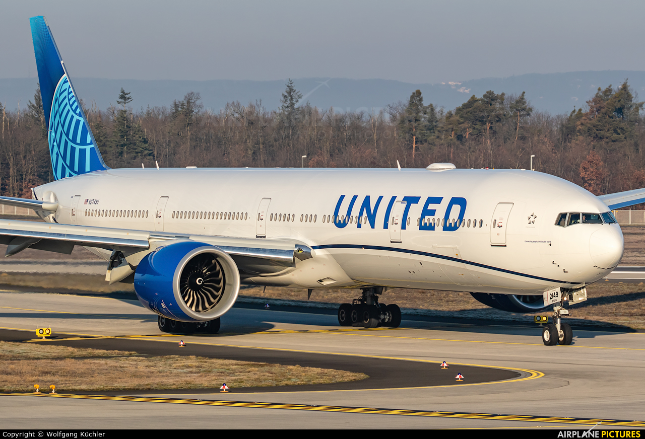 United Airlines N2749U aircraft at Frankfurt
