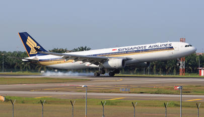 9V-SSF - Singapore Airlines Airbus A330-300