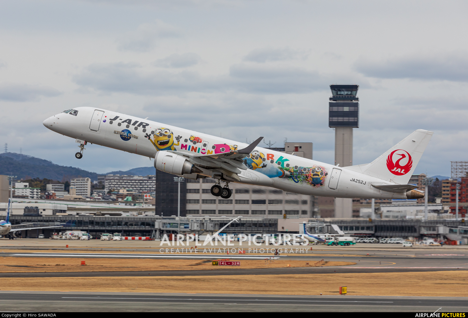 J-Air JA252J aircraft at Osaka - Itami Intl