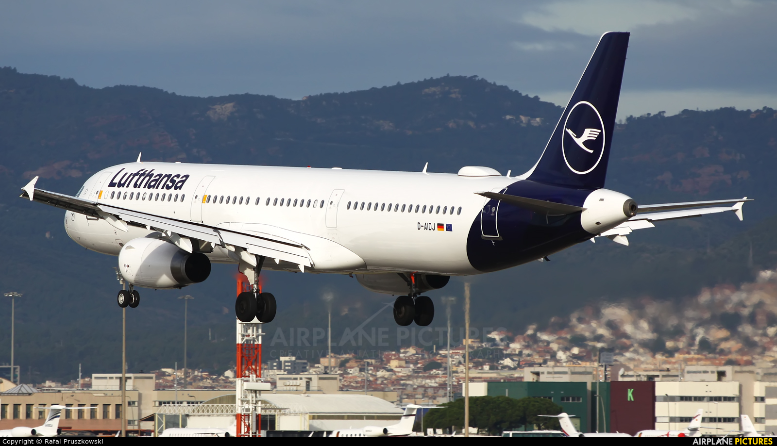 Lufthansa D-AIDJ aircraft at Barcelona - El Prat