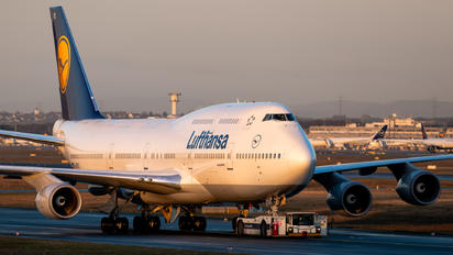 D-ABVS - Lufthansa Boeing 747-400