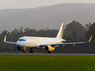 EC-LVS - Vueling Airlines Airbus A320