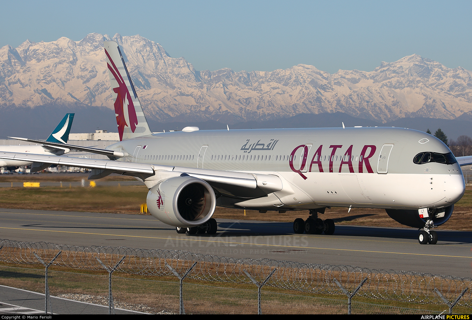 Qatar Airways A7-ALY aircraft at Milan - Malpensa