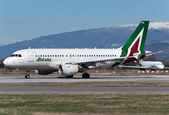 EI-IMB - Alitalia Airbus A319