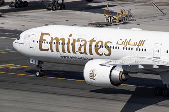 A6-ENY - Emirates Airlines Boeing 777-31H(ER)