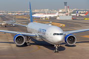 N2749U - United Airlines Boeing 777-300ER aircraft