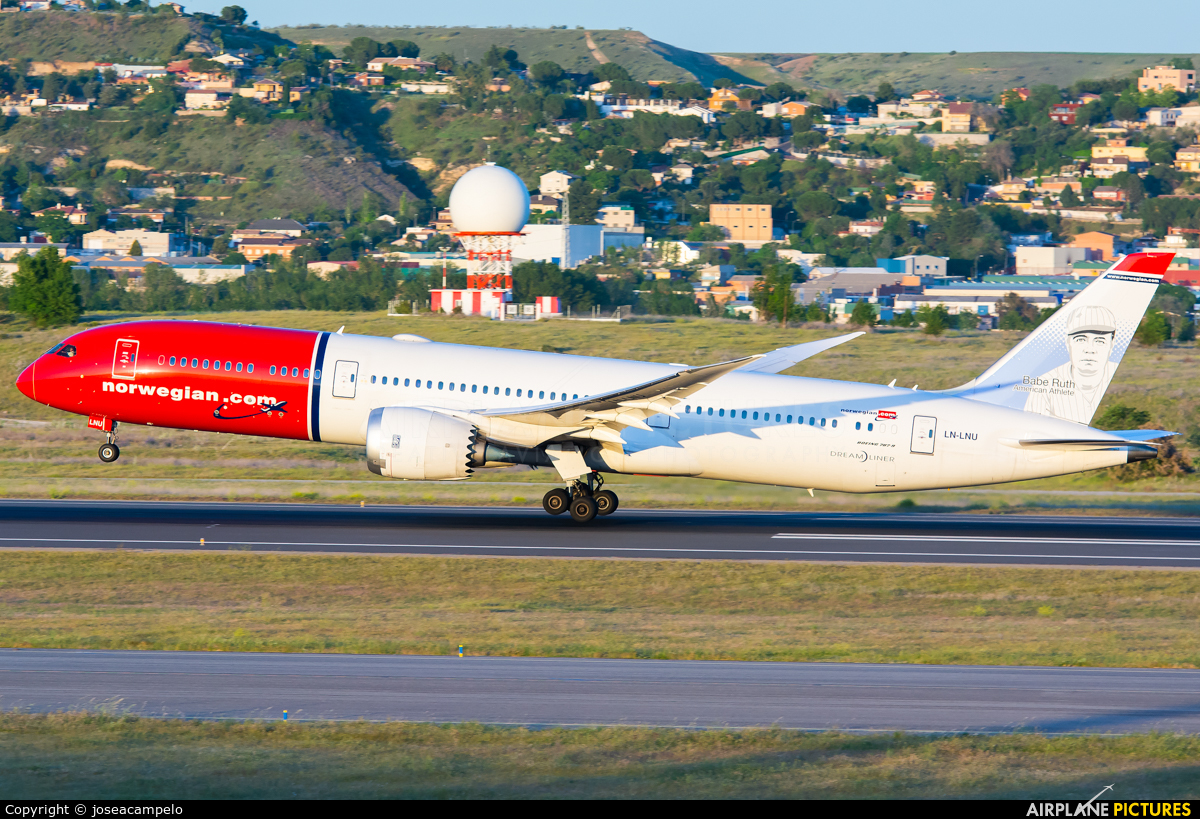 Norwegian Air International LN-LNS aircraft at Madrid - Barajas