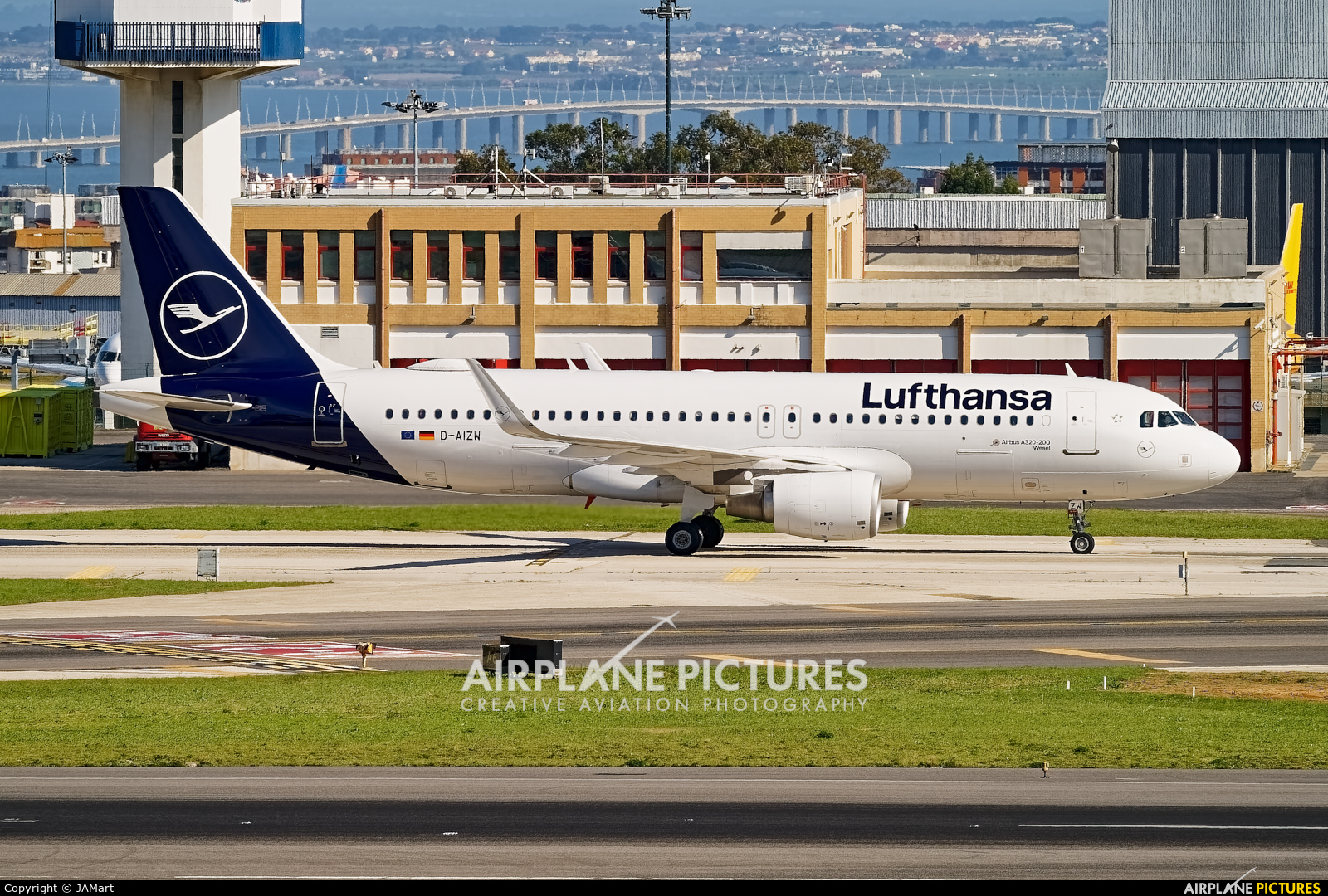 Lufthansa D-AIZW aircraft at Lisbon