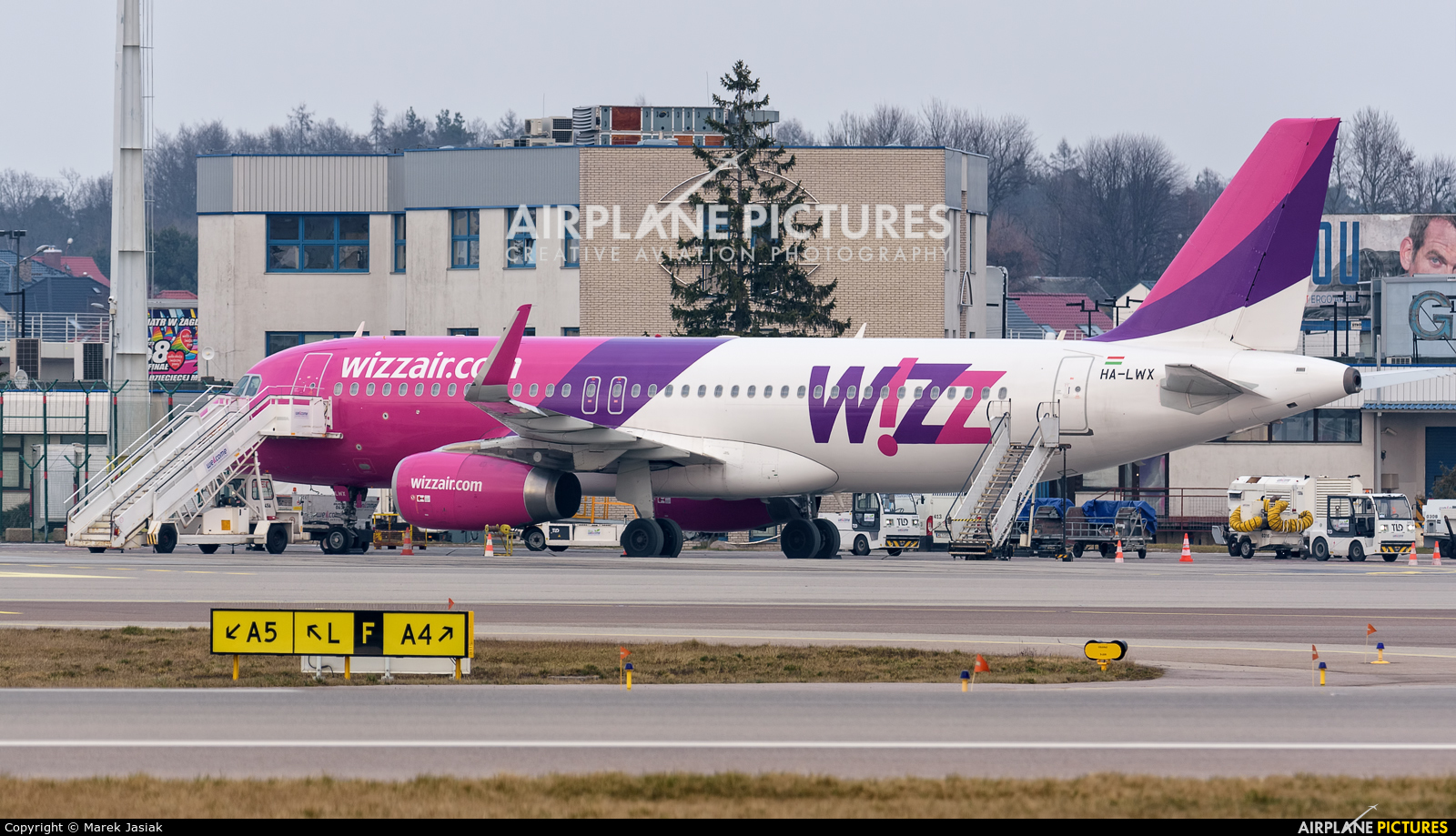 Wizz Air HA-LWX aircraft at Gdańsk - Lech Wałęsa