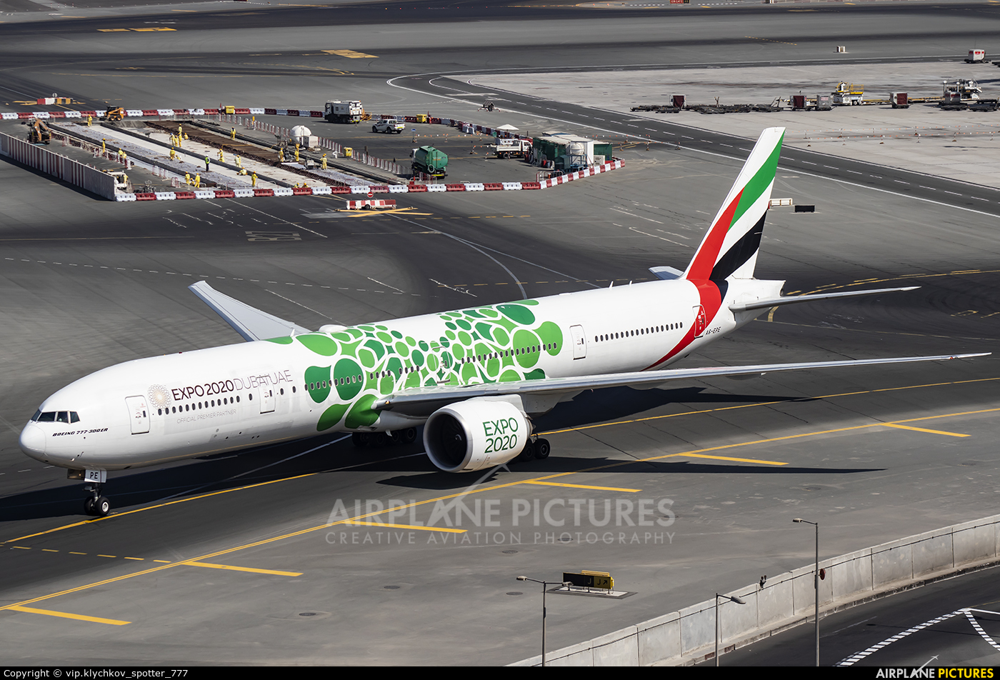 Emirates Airlines A6-EPE aircraft at Dubai Intl
