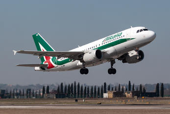 EI-IMR - Alitalia Airbus A319