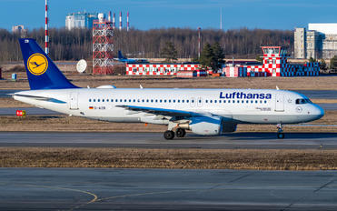 D-AIZB - Lufthansa Airbus A320