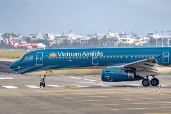 VN-A323 - Vietnam Airlines Airbus A321