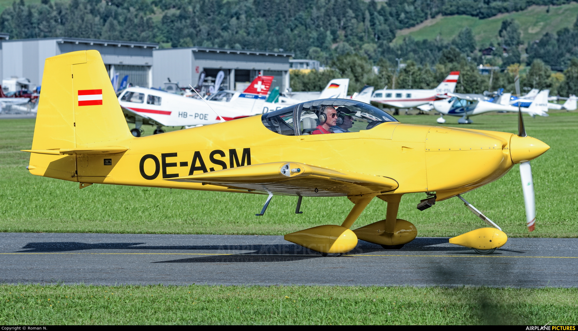Private OE-ASM aircraft at Zell am See