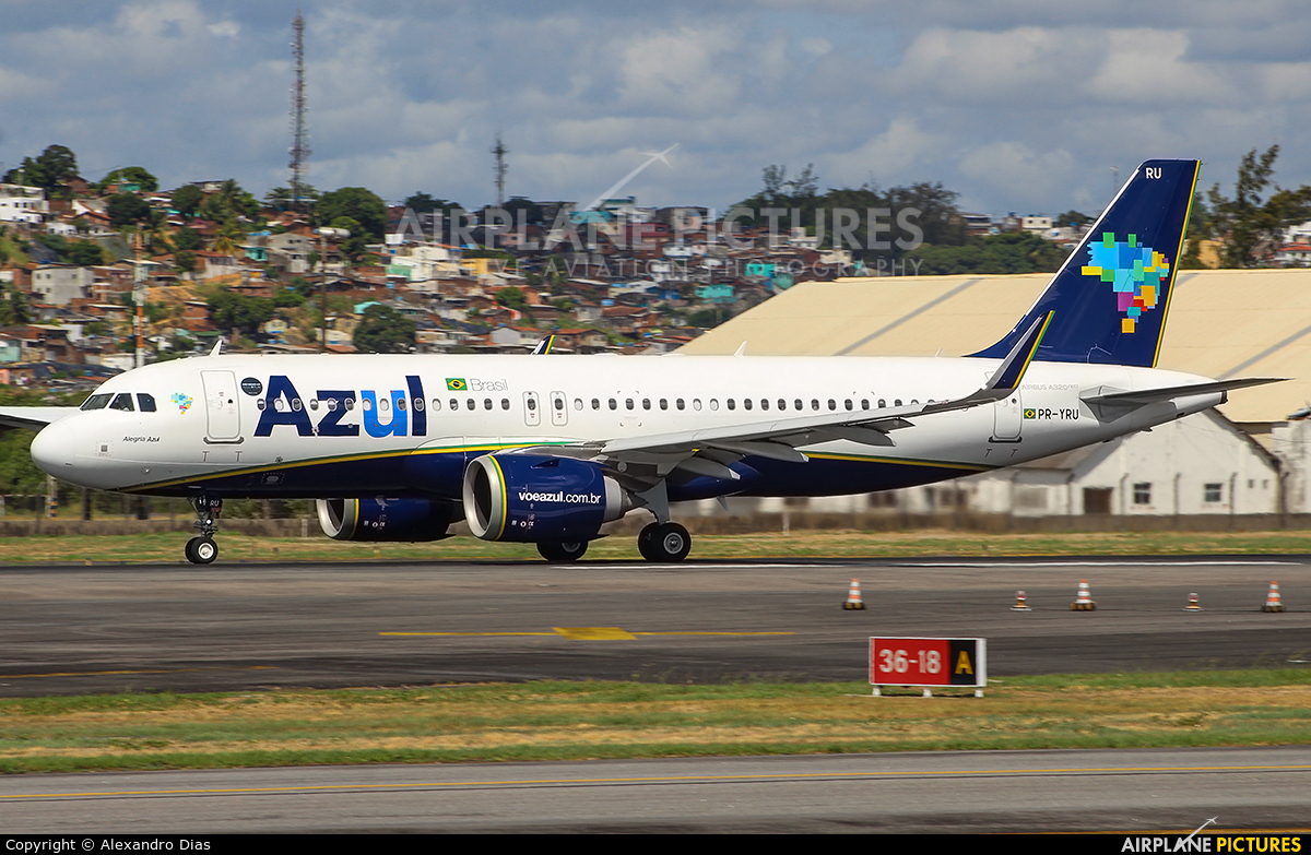 Azul Linhas Aéreas PR-YRU aircraft at Recife