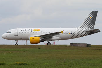 EC-NGB - Vueling Airlines Airbus A319