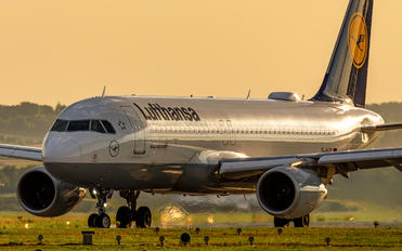 D-AIUK - Lufthansa Airbus A320