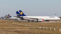 - - Lufthansa - Airport Overview - Runway, Taxiway aircraft