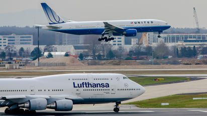 D-ABVW - Lufthansa Boeing 747-400
