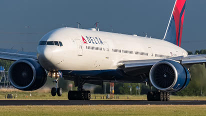 N703DN - Delta Air Lines Boeing 777-200LR