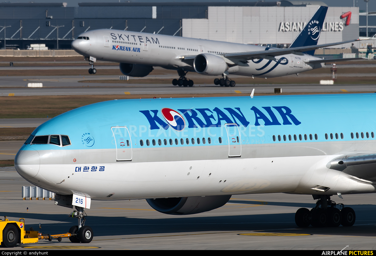 Korean Air HL8216 aircraft at Seoul - Incheon